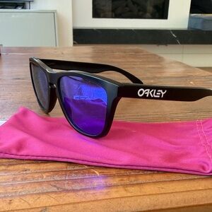 Unisex Oakley Frogskin Black Frame Sunglasses with Purple Mirrored Lenses